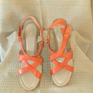 Strappy sandals with Velcro clasp